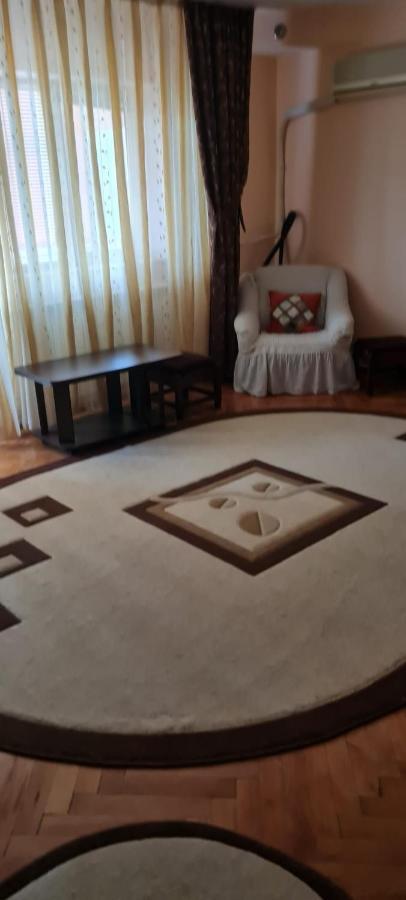 Apartament Cu 2 Camere Spatioase In Centrul Orasului - Andrei Βραΐλα Εξωτερικό φωτογραφία